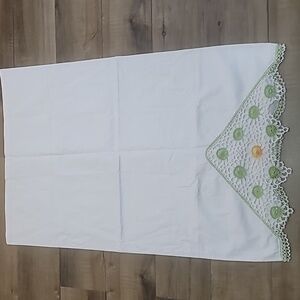 Vintage handmade pillowcases doilie accents tatting green orange white medallion